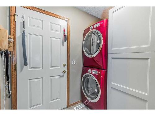 49 Nesbitt Close Ne, Langdon, AB - Indoor Photo Showing Laundry Room