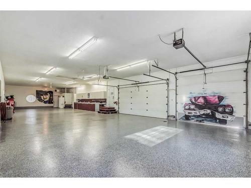672 East Chestermere Drive, Chestermere, AB - Indoor Photo Showing Garage
