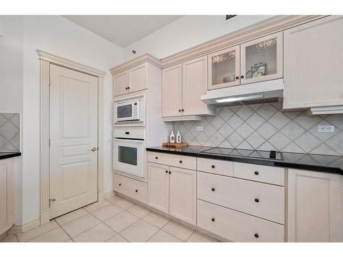 402-228 26 Avenue Sw, Calgary, AB - Indoor Photo Showing Kitchen