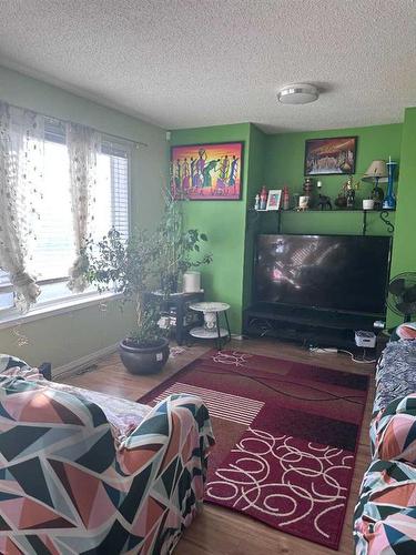 65 Martinview Crescent, Calgary, AB - Indoor Photo Showing Other Room
