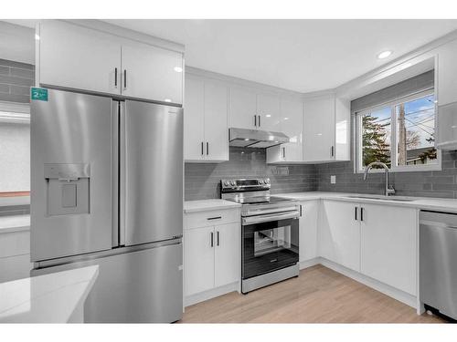 611 Penbrooke Road Se, Calgary, AB - Indoor Photo Showing Kitchen With Upgraded Kitchen