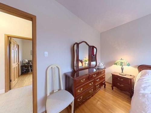 811 Millar Road Ne, Calgary, AB - Indoor Photo Showing Bedroom