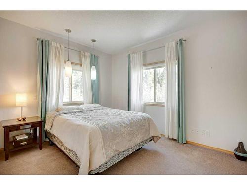 288140 Parkins Road West, Rural Foothills County, AB - Indoor Photo Showing Bedroom