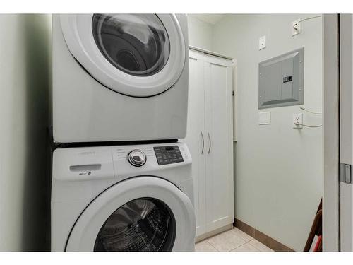 302-5100 52 Street, Olds, AB - Indoor Photo Showing Laundry Room