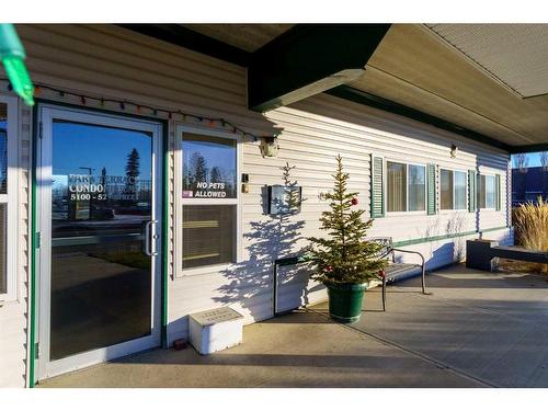 302-5100 52 Street, Olds, AB - Outdoor With Exterior