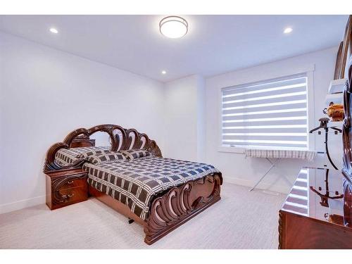 319 Grange Lane, Rural Rocky View County, AB - Indoor Photo Showing Bedroom