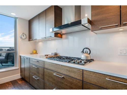 2421-222 Riverfront Avenue Sw, Calgary, AB - Indoor Photo Showing Kitchen With Upgraded Kitchen