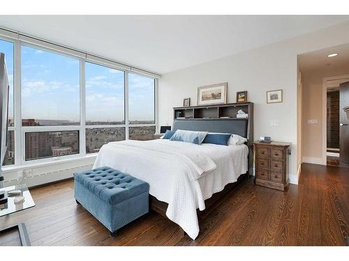 2421-222 Riverfront Avenue Sw, Calgary, AB - Indoor Photo Showing Bedroom