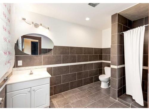 8070 266 Avenue West, Rural Foothills County, AB - Indoor Photo Showing Bathroom