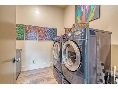 919 Rideau Road Sw, Calgary, AB - Indoor Photo Showing Laundry Room