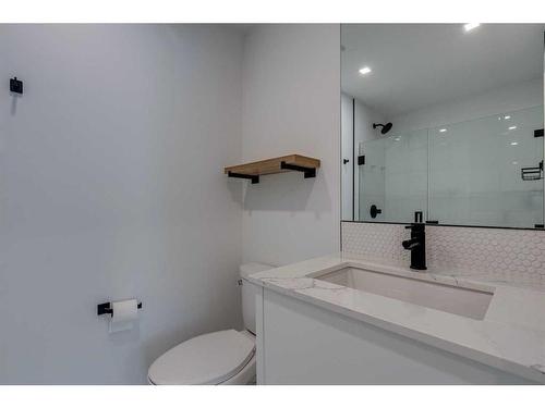 202-8505 Broadcast Avenue Sw, Calgary, AB - Indoor Photo Showing Bathroom