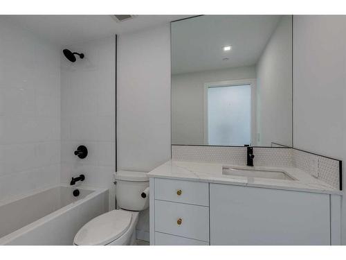202-8505 Broadcast Avenue Sw, Calgary, AB - Indoor Photo Showing Bathroom