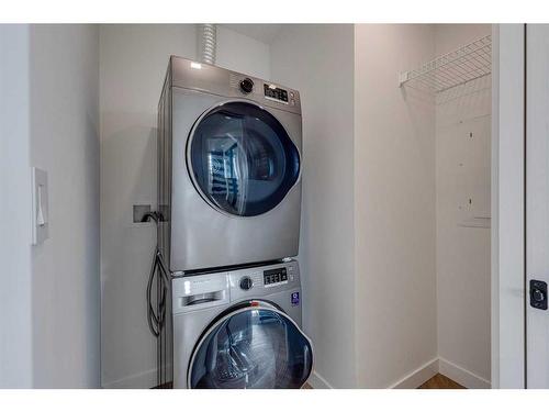 202-8505 Broadcast Avenue Sw, Calgary, AB - Indoor Photo Showing Laundry Room