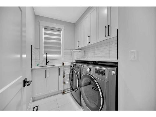 17 Hampstead Mews Nw, Calgary, AB - Indoor Photo Showing Laundry Room