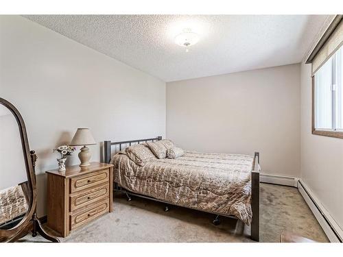 17200 Centre Street Ne, Calgary, AB - Indoor Photo Showing Bedroom