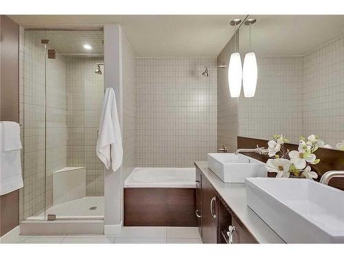 1806-530 12 Avenue Sw, Calgary, AB - Indoor Photo Showing Bathroom