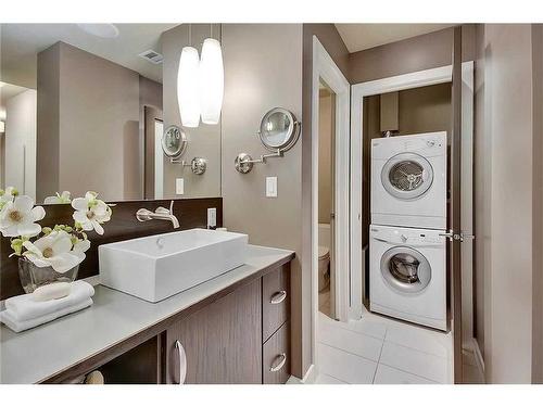 1806-530 12 Avenue Sw, Calgary, AB - Indoor Photo Showing Laundry Room