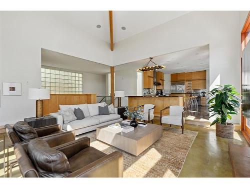 1016 39 Avenue Sw, Calgary, AB - Indoor Photo Showing Living Room