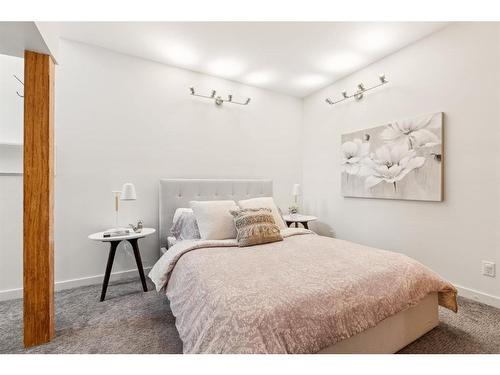 1016 39 Avenue Sw, Calgary, AB - Indoor Photo Showing Bedroom