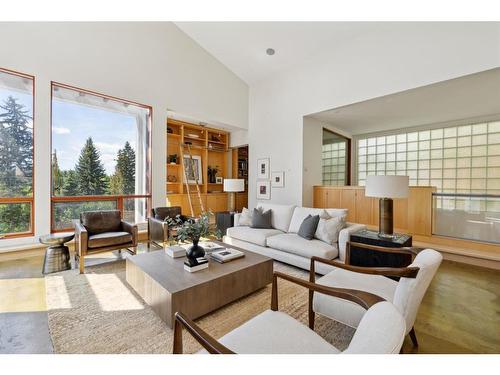 1016 39 Avenue Sw, Calgary, AB - Indoor Photo Showing Living Room