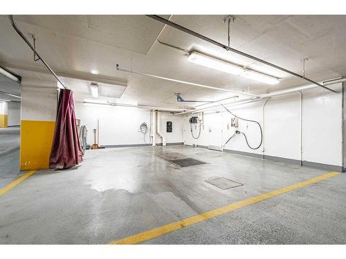 601-837 2 Avenue Sw, Calgary, AB - Indoor Photo Showing Garage