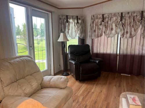 2028-35468 Range Road, Rural Red Deer County, AB - Indoor Photo Showing Living Room