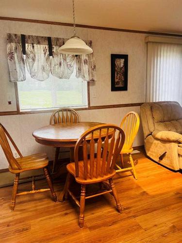 2028-35468 Range Road, Rural Red Deer County, AB - Indoor Photo Showing Dining Room