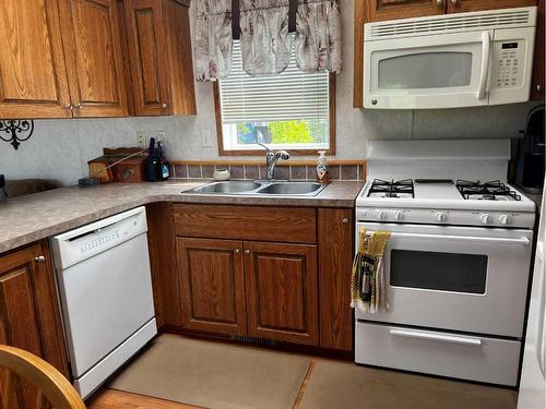 2028-35468 Range Road, Rural Red Deer County, AB - Indoor Photo Showing Kitchen With Double Sink