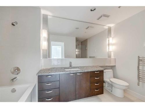 2102-99 Spruce Place Sw, Calgary, AB - Indoor Photo Showing Bathroom