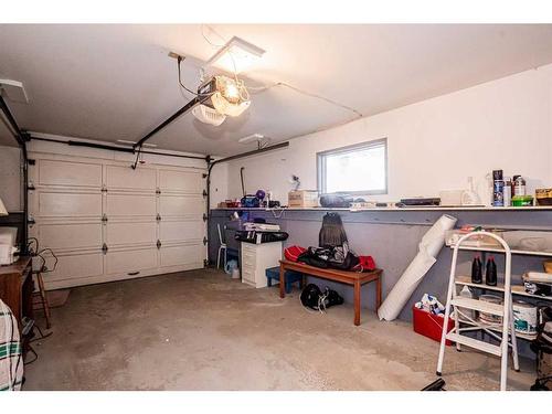 10113 100 Avenue, Peace River, AB - Indoor Photo Showing Garage