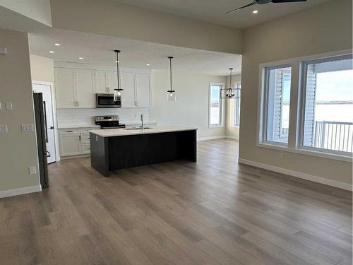 16 Williams Avenue, Olds, AB - Indoor Photo Showing Kitchen With Upgraded Kitchen