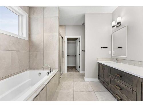 16 Williams Avenue, Olds, AB - Indoor Photo Showing Bathroom