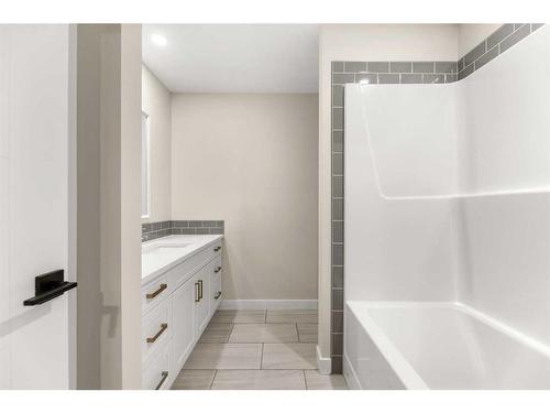 16 Williams Avenue, Olds, AB - Indoor Photo Showing Bathroom