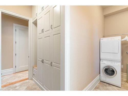 80 Willow Park Green Se, Calgary, AB - Indoor Photo Showing Laundry Room