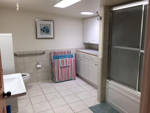 1814 20 Street, Didsbury, AB - Indoor Photo Showing Bathroom