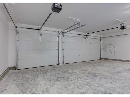 1426 4A Street Nw, Calgary, AB - Indoor Photo Showing Garage