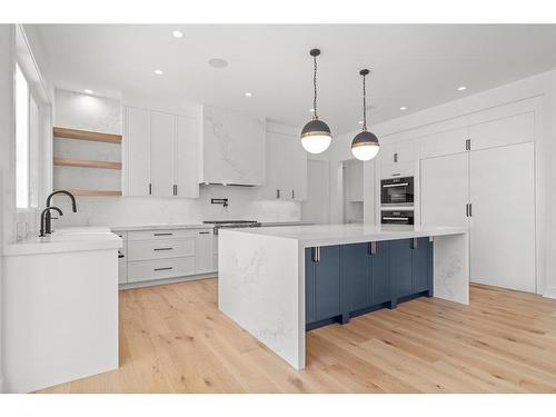 1610 7 Street Nw, Calgary, AB - Indoor Photo Showing Kitchen With Upgraded Kitchen