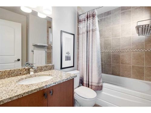 1615 48 Avenue Sw, Calgary, AB - Indoor Photo Showing Bathroom