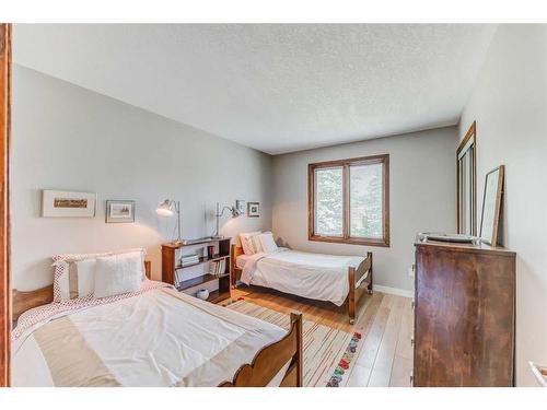 178125 240 Street West, Rural Foothills County, AB - Indoor Photo Showing Bedroom