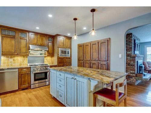 5128 Baines Road Nw, Calgary, AB - Indoor Photo Showing Kitchen With Upgraded Kitchen