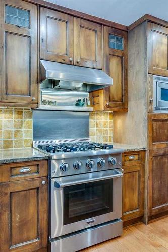 5128 Baines Road Nw, Calgary, AB - Indoor Photo Showing Kitchen