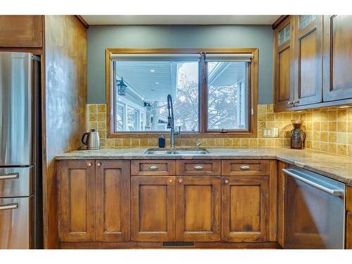 5128 Baines Road Nw, Calgary, AB - Indoor Photo Showing Kitchen