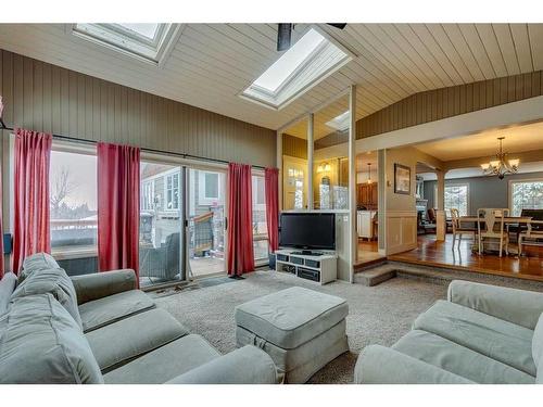 5128 Baines Road Nw, Calgary, AB - Indoor Photo Showing Living Room