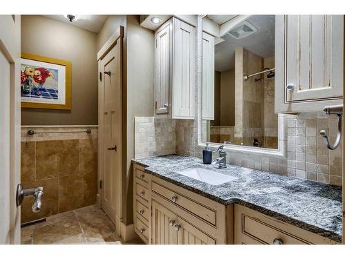 5128 Baines Road Nw, Calgary, AB - Indoor Photo Showing Bathroom