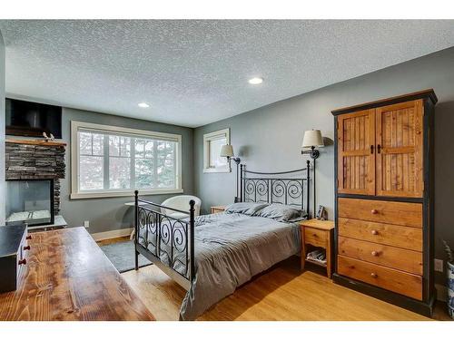 5128 Baines Road Nw, Calgary, AB - Indoor Photo Showing Bedroom