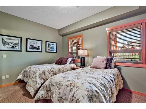 410-107 Armstrong Place, Canmore, AB - Indoor Photo Showing Bedroom