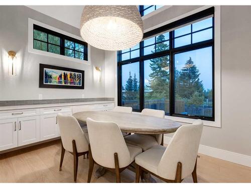 4308 Coronation Drive Sw, Calgary, AB - Indoor Photo Showing Dining Room