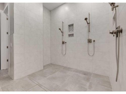 4308 Coronation Drive Sw, Calgary, AB - Indoor Photo Showing Bathroom