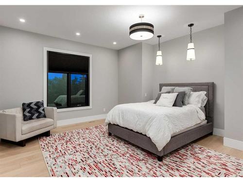 4308 Coronation Drive Sw, Calgary, AB - Indoor Photo Showing Bedroom