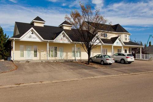 A/B-902 Main Street, Three Hills, AB - Outdoor With Facade